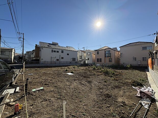 【現地写真】
耐震等級3×制震ダンパー採用。大切なご家族を守る、地震に強い邸宅です。断熱性が高く、結露予防効果のあるLow-E複層ガラスが採用されています。/2026.1.23撮影