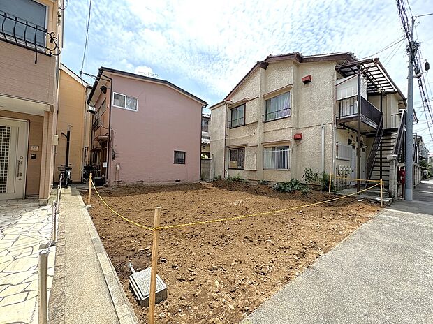 【現地土地写真】
整形地につき、敷地を有効活用した住まいをご検討いただけます。4LDK・建物面積125m2超の参考プランもご用意しております。/2026年8月1日撮影