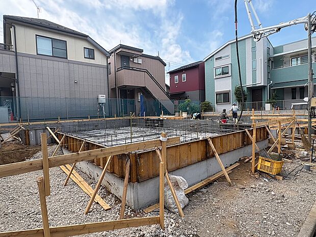 【【現地写真】】【現地写真】
買い物施設や教育機関、公園などが徒歩圏内に点在し、日々の暮らしに潤いを添える、利便性と快適さを兼ね備えた上質な住環境です。