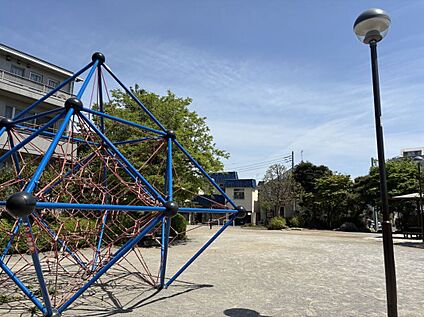 中野区立白鷺ふれあい公園 約200m(徒歩3分)