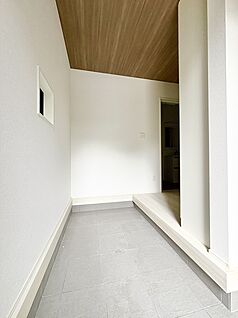 【玄関/2号棟】