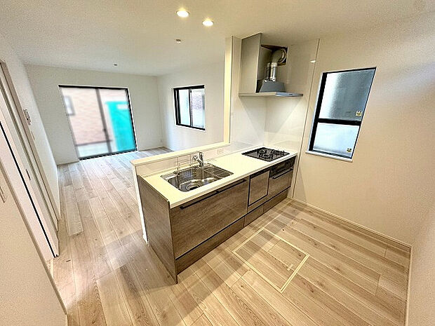 キッチン窓やリビングの大窓でお料理中もしっかり換気!