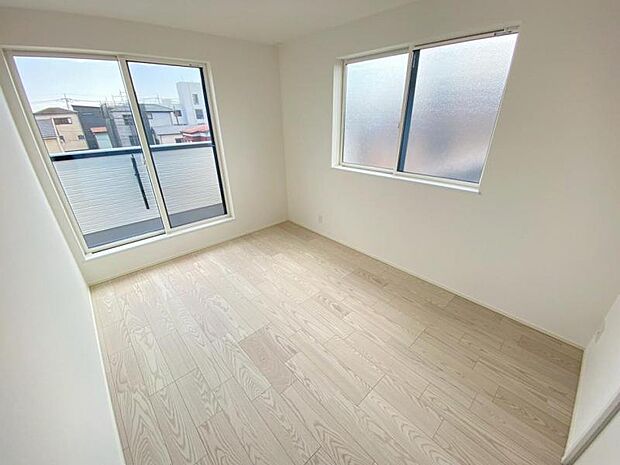 (3F洋室6帖)太陽の熱線を約60%カット!冷房効果を高める複層ガラス