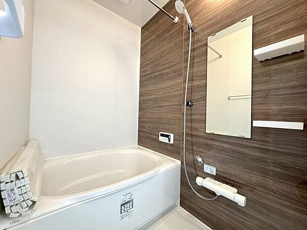 浴室 浴室乾燥機付きなので、雨の日には洗濯物の乾燥室としても利用可能のユニットバス。