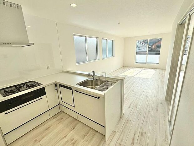 キッチン 使いやすいオールスライド収納。食洗機・浄水器が標準装備です。