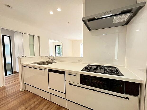 キッチン　家族とおしゃべりしながらお料理もできる対面式を採用。