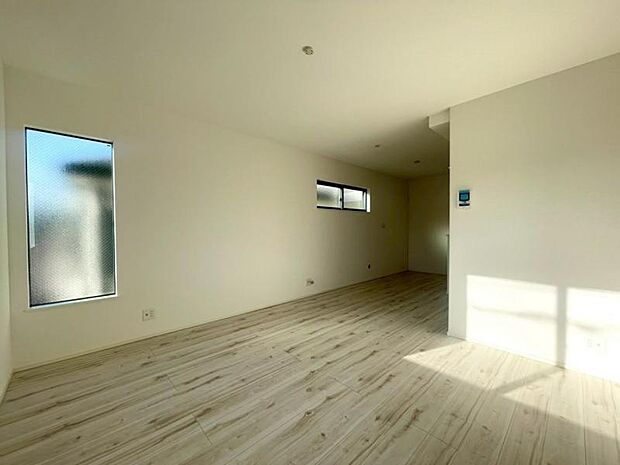 ■住まわれる方がインテリアコーディネートを楽しめるようシンプルデザインを採用した室内!家具やレイアウトでお好みの空間を創ることが出来ます!