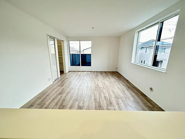 家事をしながらでも、リビングにいるお子様に目が届くので安心です。