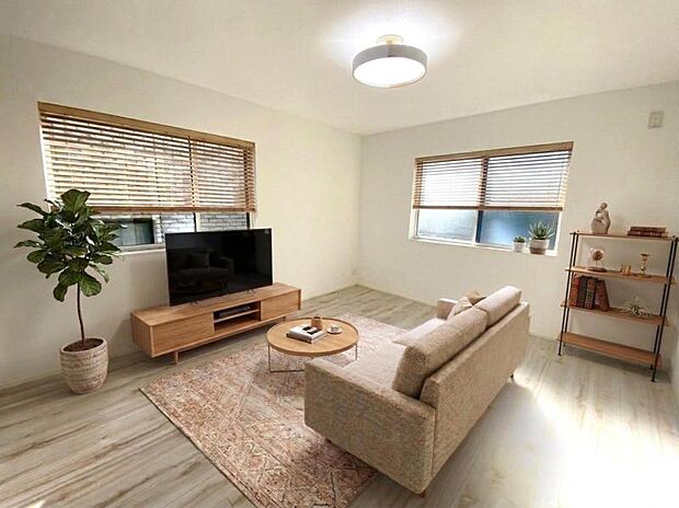 ◆リビング◆※こちらの写真は現況の室内写真にCGを使用して家具等を合成加工したものであり、実際の室内状況とは異なります。なお当物件は家具付き物件ではありません。