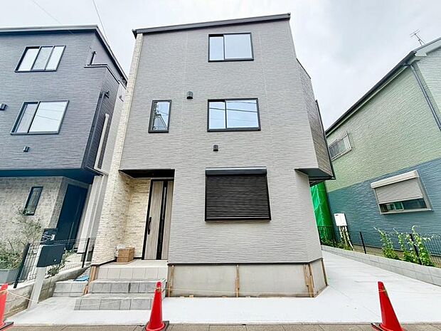 3階建てのゆとりある生活! 収納力のある3SLDK新築。周辺施設が充実した暮らしやすい立地で、家族の理想のマイホームを手に入れよう。