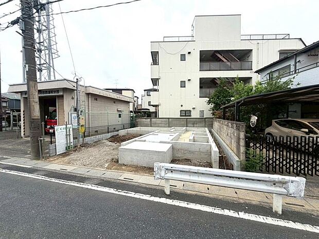 【現地写真】保育園・幼稚園が徒歩4分、小中学校も徒歩14分圏内、公園も近く子育て環境が充実!コープへ徒歩7分、コンビニや薬局も徒歩5分圏内に揃い、毎日の家事と育児を笑顔で両立できる好立地です。