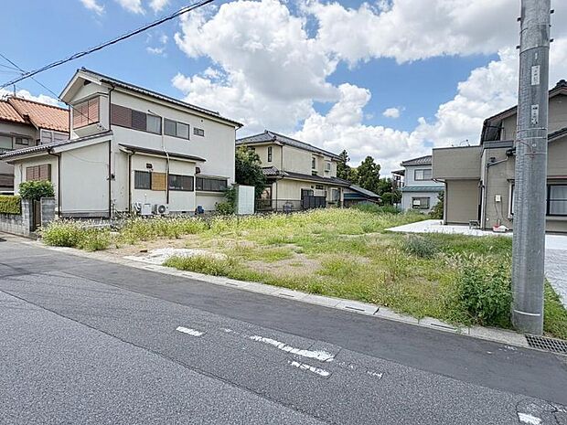 敷地約47坪のゆとりを活かしカースペース2台分を完備!セカンドカーや来客時にも安心のレイアウトです。