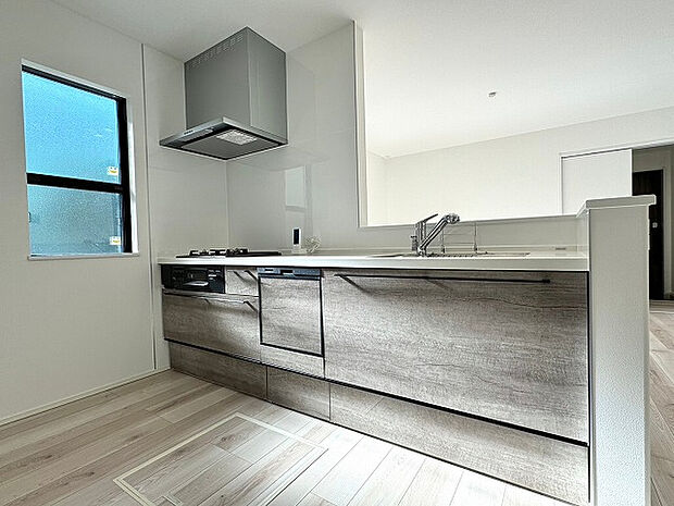 【キッチン】ゆったりスペースのオープンキッチンで居心地のよい調理空間!