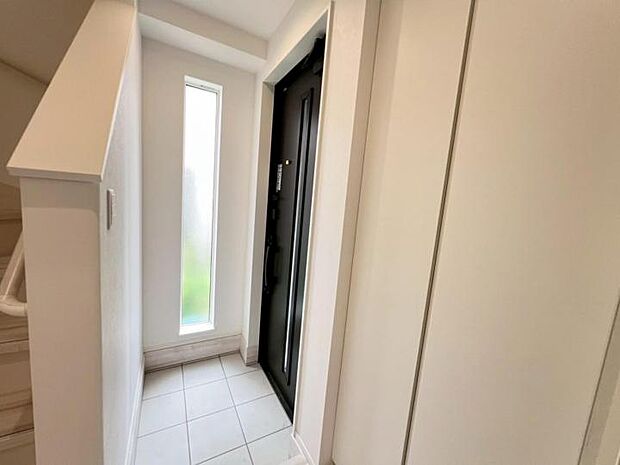 【玄関】◆玄関錠はスムーズに施解錠出来るピタットキーを採用しています！