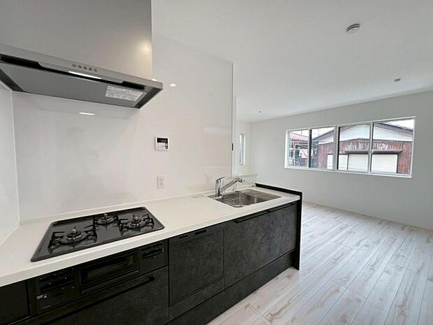 【キッチン】◆食洗機・浄水器付きシステムキッチン！オールスライド収納で奥の物も取り出しやすいです！