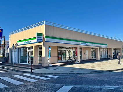 ファミリーマート 南桜井駅北口店 670m(-)