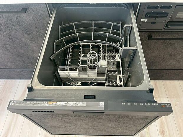 【キッチン】家事にかかる時間を短縮！食洗機付きのオープンキッチン。