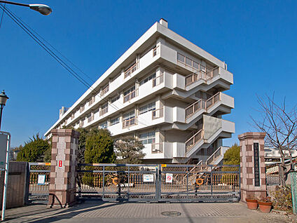 東浦和中学校 1900m(徒歩24分)