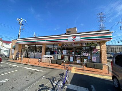 セブンイレブン川口伊刈店 270m(-)