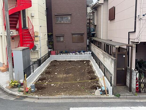 【【現地写真】2026年3月撮影】高砂小学校徒歩11分、岸中学校徒歩3分と学校が近いため朝の時間にゆとりが生まれ、子育て世帯にも安心のロケーション。