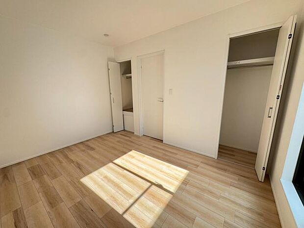 【【2F洋室6帖】】全居室6帖以上の広々空間！レイアウトを考えやすい