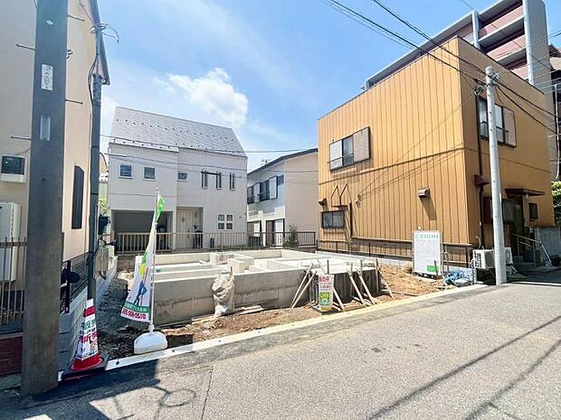 【現地】【水回りをワンフロアに集約した「家事楽プラン」のこだわり設備】 奥様の声を形にした効率的な動線上に、暮らしを支える高性能な設備を標準装備しました。