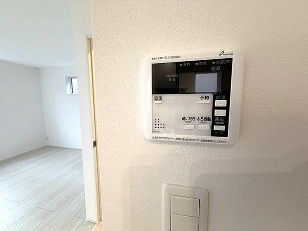 【【自動お湯張り・追い焚き】】ボタンひとつで手軽に湯沸かしができる自動お湯張り&追い焚き機能付き。いつでも温かいお風呂で一日の疲れを癒やせます。