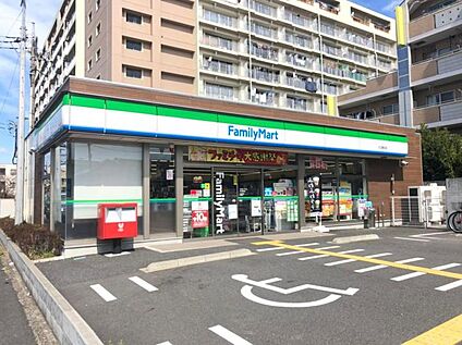 ファミリーマート川口朝日店 550m(-)