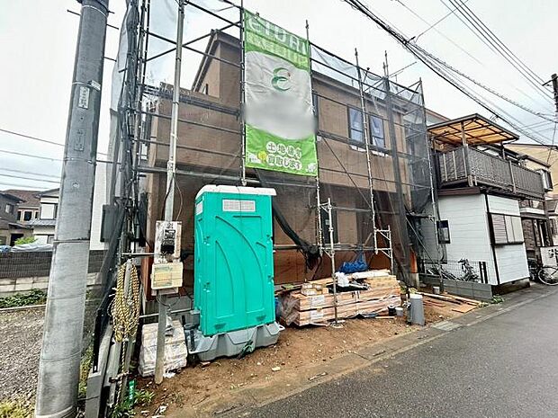【現地】急行停車「せんげん台」駅利用。桜井小学校まで徒歩5分と、お子様の通学も安心の近さです。南西道路に面した邸宅で、家族の笑顔が広がる暮らしを。最新設備が揃う2SLDKで家事効率もアップします。