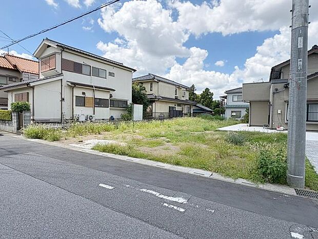 【現地】敷地約47坪のゆとりを活かしカースペース2台分を完備!セカンドカーや来客時にも安心のレイアウトです。