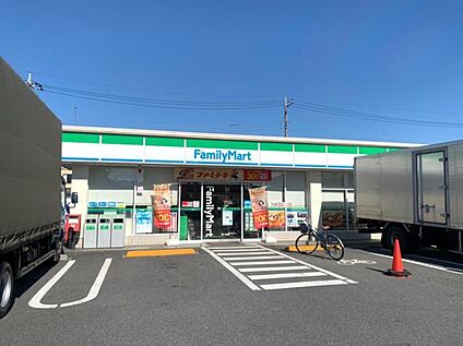 ファミリーマート鳩ヶ谷八幡木店 650m(-)