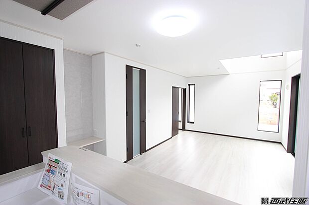 【リビング(施工例)】やさしい陽の光を上手に取り込んで明るく、家族の憩いの場！