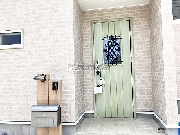 【玄関ドア】お洒落な玄関ドアが素敵です。