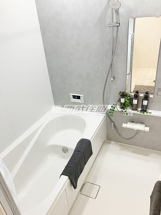 【バスルーム】 落ち着いたお色が素敵なバスルームです。