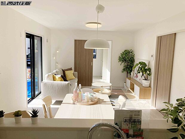 【対面キッチン】家族との会話が弾む、オープンなカウンターシステムキッチン!同仕様写真