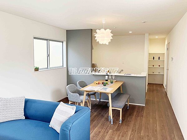 【リビング】インテリアの映える広々としたリビング。同仕様写真