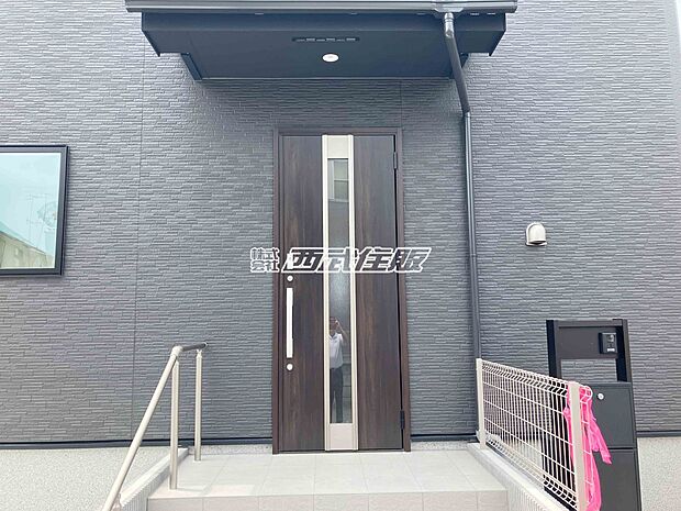 【玄関】【玄関】ブラウンの高級感のある玄関ドアがアクセントで素敵です！