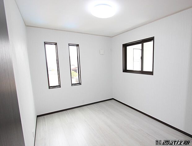 【洋室】【2階・洋室】窓があり明るく家具のレイアウトもしやすそうですね！同仕様写真