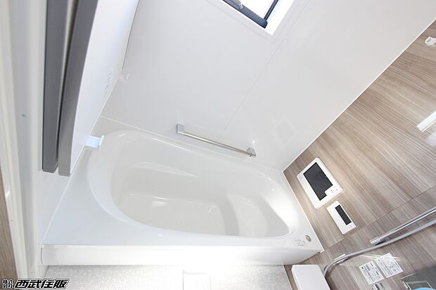 【非公開】【バスルーム】半身浴も出来る大きなバスタブでゆっくり疲れを癒して下さい。同仕様写真