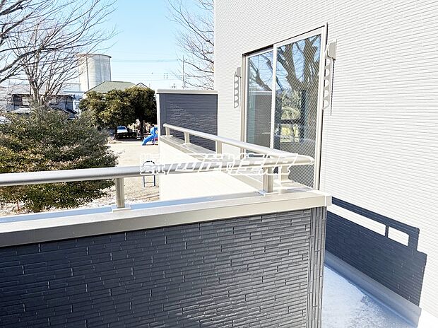 【バルコニー】【バルコニー】とても陽当りの良いバルコニーお布団も干せますね!