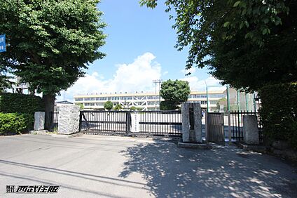 あきる野市立東秋留小学校 880m(11分)