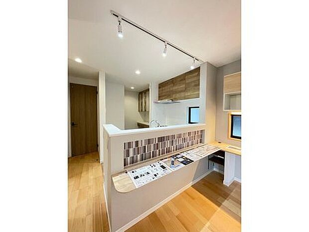 【【D号棟リビング】】LDKは広々とした16.6帖の空間！
リビングカウンター、ロフト付きです。