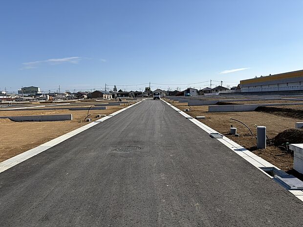 【分譲地内】車場の取り方や建物配置も現地をご案内しながらご説明いたします。暮らしのイメージ、ご予算などに合わせて、土地と建物をセットでご提案いたします。是非、理想の家づくりをお聞かせください。