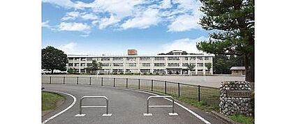 さくら市立南小学校 750ｍ(徒歩10分)