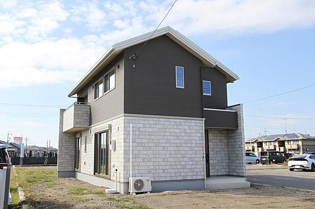 No.6
土地面積:184.19m2(55.71坪)
建物面積:102.26m2(30.87坪)
販売価格:3890万円(税込)