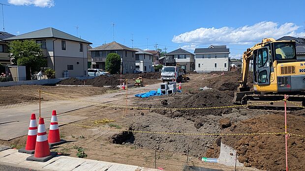 現地(2026年5月)撮影/現在造成中です。
買物施設や医療施設が揃い、新4号線にもアクセスしやすい立地です。