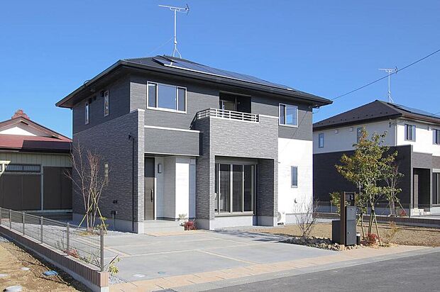 【現地外観写真】NO.3
オール電化の2階建て住宅♪