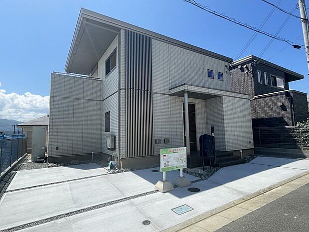 外観/白を基調とした美しいシンプルな外観(202409撮影)