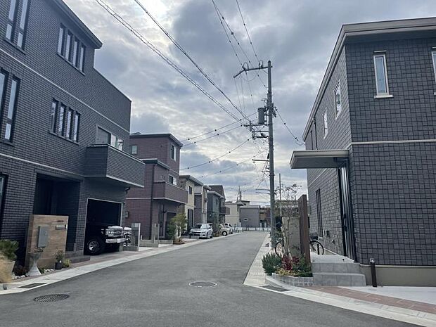 分譲地全体写真（2024年2月撮影）全29区画の綺麗な街並が少しつつ出来上がってきております。