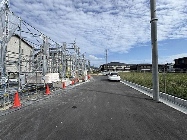 <前面道路>分譲地への入り口(南側)から撮影。撮影:2026年9月撮影